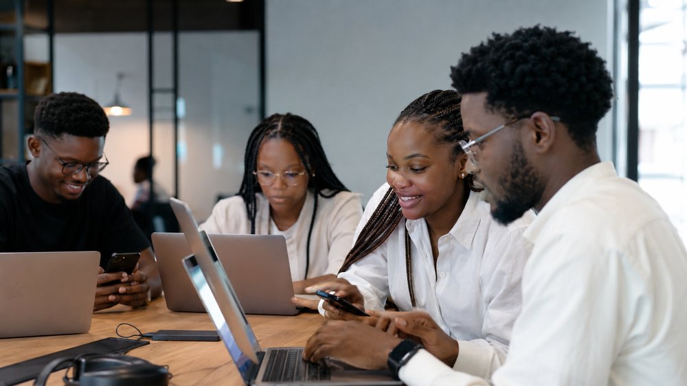 Youth with digital businesses